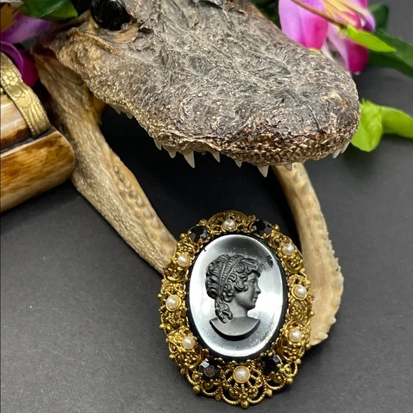 Germany filigree glass cameo brooch vintage - Picture 3 of 8